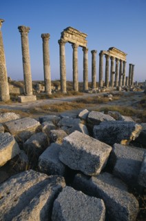 SYRIA, Central, Apamea, Historical site of Roman military headquarters above the village of Qalaat