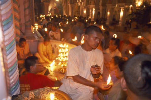 INDIA, Utter Pradesh, Vrindaven, "Dirwali festival, crowds of worshippers holding lighted candles