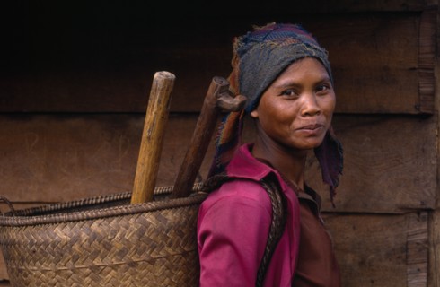 20022935 VIETNAM People Single Women Smiling young woman carrying woven basket on her back  head and shoulders portrait.