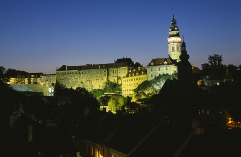 CZECH REPUBLIC, South Bohemia, Cesky Krumlov, View of the Chateaux and Round Tower illuminated at