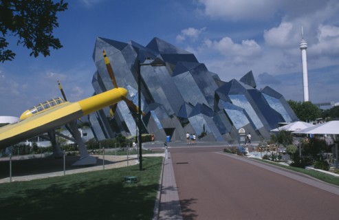 FRANCE, Poitiers, Planet Futuroscope, Le Parc Europeen de l’Image. Sur les traces du Pamda. Path
