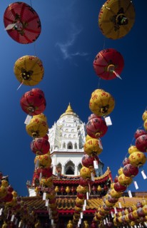 MALAYSIA, Penang, Kek Lok Si Temple, "Ban Po, the Pagoda of a Thousand Buddhas seen between strings