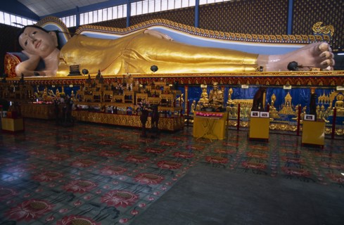 MALAYSIA, Penang, Georgetown, Wat Chayamangkalaram.  Interior with 32 metre long reclining Buddha