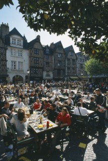 FRANCE, Loire Valley, Indre et loire, Tours Place Plumereau with view over lots of people eating at