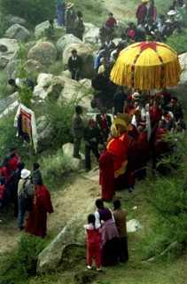 CHINA, Tibet, Drepung Monastery, Parade toward the Thangka and onlookers at a silken Thangka