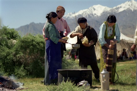 INDIA, Ladakh, Drinks vendor at the 14th Dalai Lamas birthday celebrations