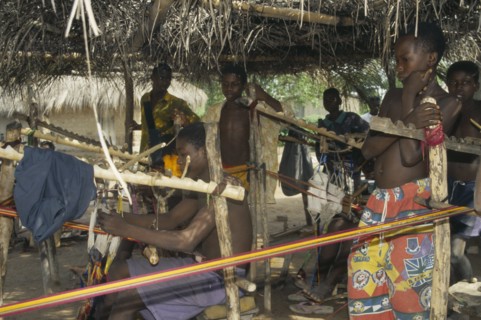 GHANA, Kumasi, Kente cloth weavers
