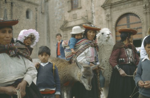 PERU, Cuzco, Quechua women and children with lamas.
