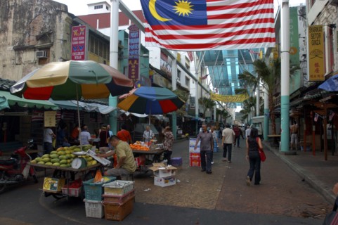 MALAYSIA, Kuala Lumpur, Chinatown, View along a market street lined with stallls