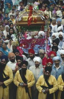 KENYA, Religion, Sikhism, Sikh worshippers at celebration for inauguration of new temple.