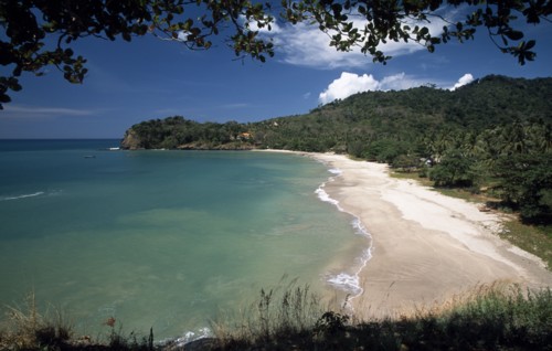 THAILAND, Krabi, Koh Lanta Yai, Klong Jark or Waterfall Bay seen through trees with waves rolling