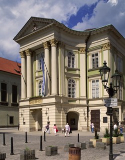 CZECH REPUBLIC, Stredocesky, Prague, Stavovske Theatre. Exterior with people walking past.