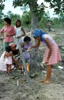 BRAZIL, Sao Paulo, Ribeirao Bonito, Catholic family conducting memorial service around makeshift