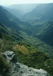 ETHIOPIA, Dese , View from Dese towards Wegel Tena Woilo Province over mountains into green valley.