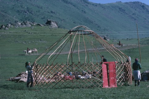 CHINA, Xinjiang Province, Kazakhs building Kigizuy.