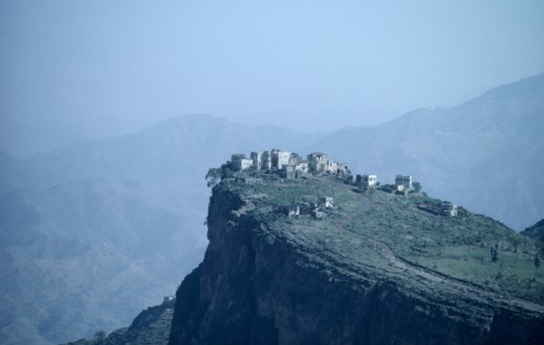 YEMEN, Mahwit, Mountain hamlet.