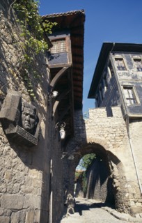 BULGARIA, Plovdiv, Archway and old town houses