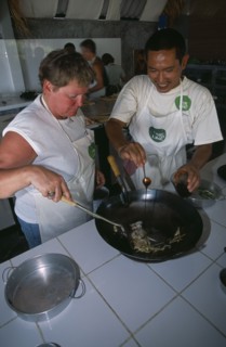 THAILAND, Krabi, Koh Lanta Yai, Cookery class at Time For Lime on Klong Dao beach. Instructor with