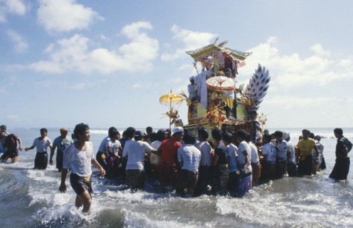 INDONESIA, Bali, Kuta, Cremation celebrations.  Crowds carrying cremation tower accompanied by