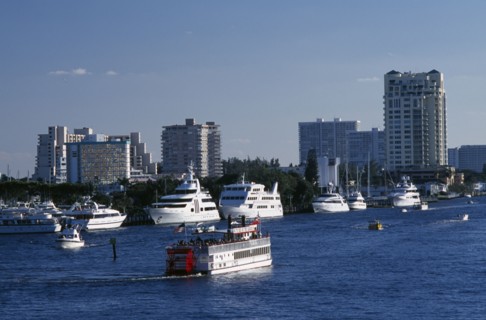 USA, Florida, Fort Lauderdale, View of Paddle steamer sailing up the intra coastal waterway passing