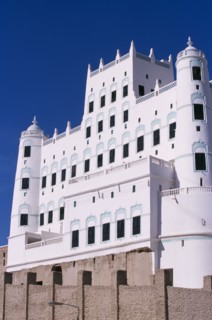 YEMEN, Say’un, Sultans Palace white plaster facade