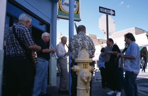 USA, New Mexico, Santa Fe, Jazz musicians outside Evangelo’s restaurant bar