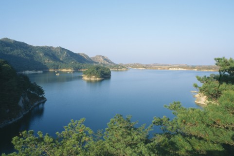 NORTH KOREA, Kangwon-do, Lake in Mount Kumgang area.
