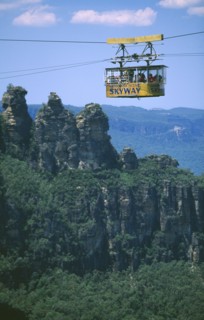 AUSTRALIA, New South Wales, Blue Mountains, The Skyway gondola passing the famous Three Sisters