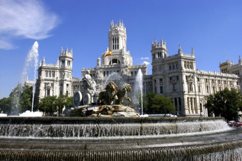 SPAIN, Madrid, Plaza de Cibeles fountain with the post office facade behind