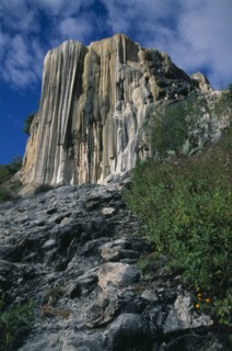 MEXICO, Oaxaca, Hierve el Agua, Cliff formed by limestone deposits from mineral springs