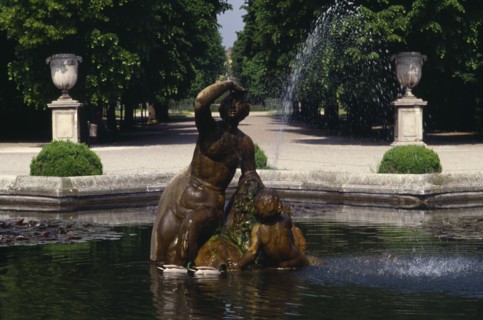 AUSTRIA, Vienna, Schonbrunn Palace Gardens.  Statue and fountain in pool.