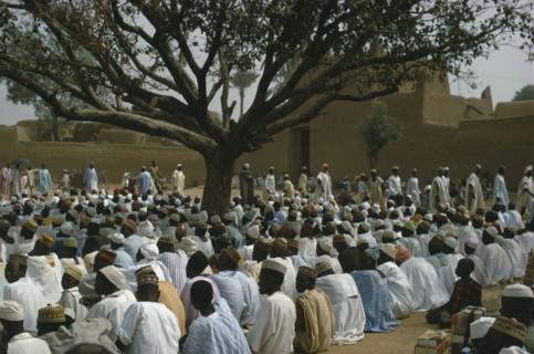 NIGERIA, Kano, Praying at prayer ground of Kano Mosque