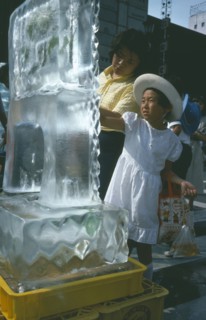 JAPAN, Honshu, Tokyo, Ice sculptor