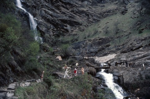 INDIA, Uttar Pradesh, Garhwal Region, Pilgrims on route to Kedarnath and the sacred source of the
