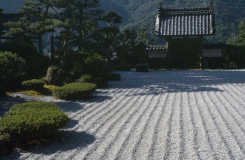 JAPAN, Honshu, Fukui Prefecture, Zen garden in Mantokuji templ near the city of Obama