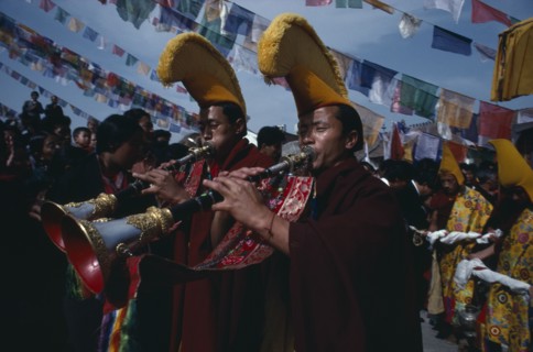20061197 NEPAL  Bodhanath Monks of the Gelug pa sect proceed a photograph of the Dalai Lama playing shenai horns.