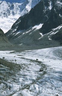 FRANCE, Rhone Alps, Haute Savoie, Chamonix.  Snow covered mountains and glacier.