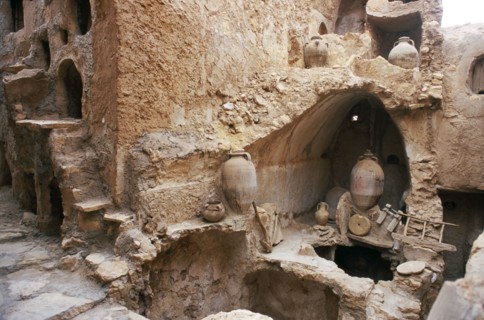 LIBYA, Tripolitania, Nalut, Mud architecture in ancient town.