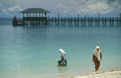 MALAYSIA, Sabah, Pulau Manukan, Muslim women bathing fully clothed.