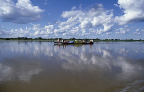 20062448 BRAZIL Mato Grosso Pantanal Matagrossense National Park local ferry carrying passengers and bananas