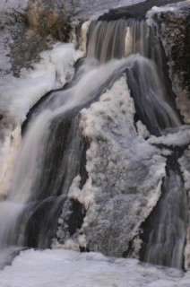 JAPAN, Ibaragi, Fukuroda-no-taki, Fukuroda Waterfalls in the winter with the gushing water at the