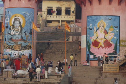 INDIA, Uttar Pradesh, Varanasi , Murals of Shiva and Parbati at Dashaswamedh Ghat with Hindu