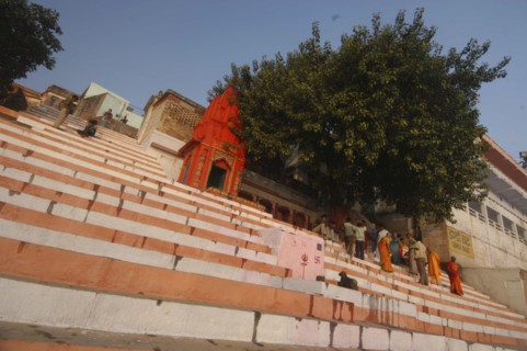 INDIA, Uttar Pradesh, Varanasi, Chauki Ghat steps leading up to a Shiva shrine with worshippers