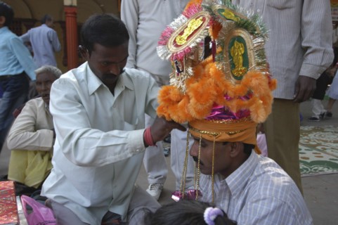 INDIA, Uttar Pradesh, Varanasi, Sankat Mochan Mandir temple. A groom having his headdress / hat