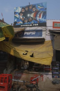 INDIA, Uttar Pradesh, Varanasi, Durga Mundir temple tea shop with Pepsi signs