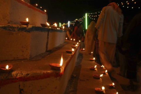 INDIA, Uttar Pradesh, Varanasi, Deep Diwali Festival. Oil lamps and crowds line the steps of the
