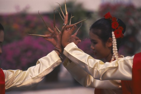 THAILAND, Chiang Mai, Traditional Thai fingernail dancers performing