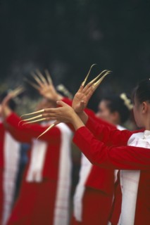 THAILAND, Chiang Mai, Traditional Thai fingernail dancers performing