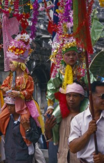 THAILAND, Chiang Mai, Shan Poi San Long. Crystal Children ceremony with 2 Luk Kaeo in costumes