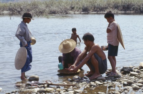 MYANMAR, Kachin State, Manhkring, Kachin people panning for Gold in the upper Ayeyarwady River